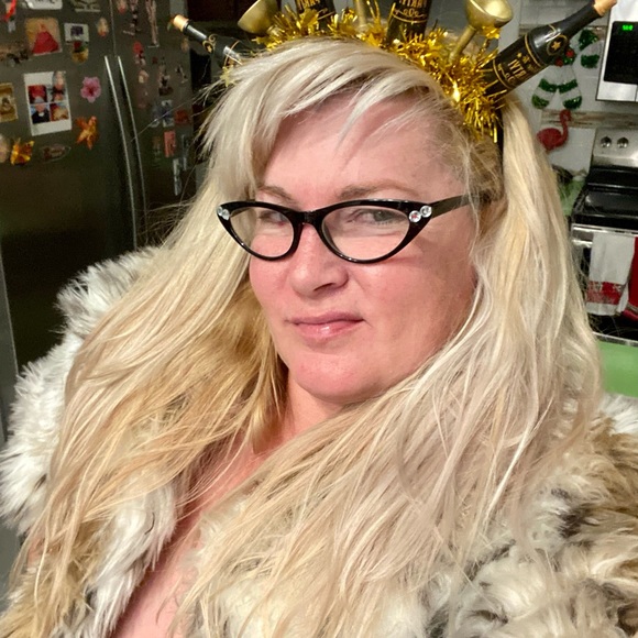 Meet your Posher, Elaine - Picture 3 of 10